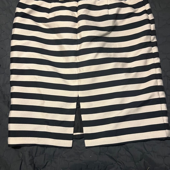 Worthington skirt - Picture 3 of 4